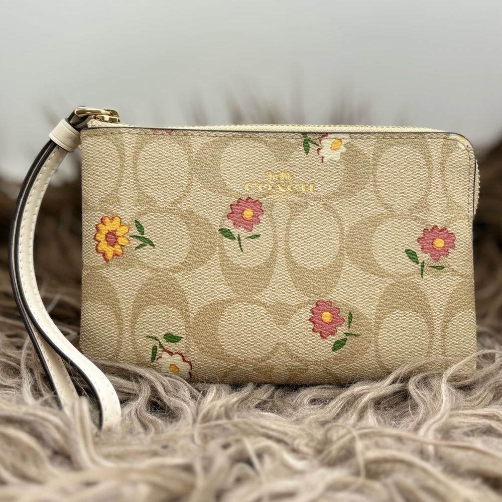 Coach Corner Zip Wristlet In Signature Canvas With  Nostalgic Ditsy Print NWT